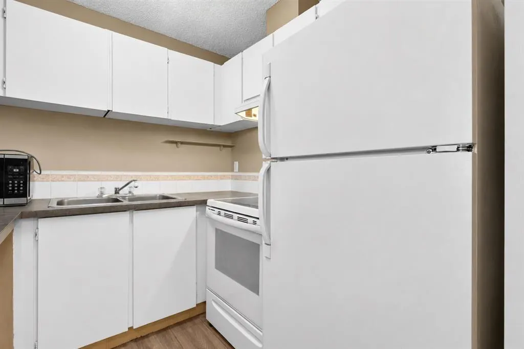 110 20 Avenue NE #305