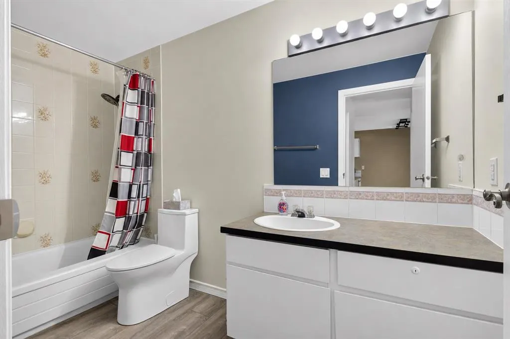 110 20 Avenue NE #305