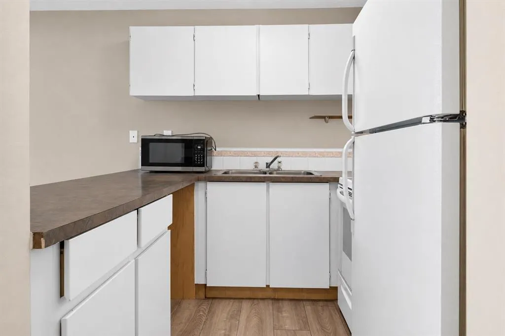 110 20 Avenue NE #305