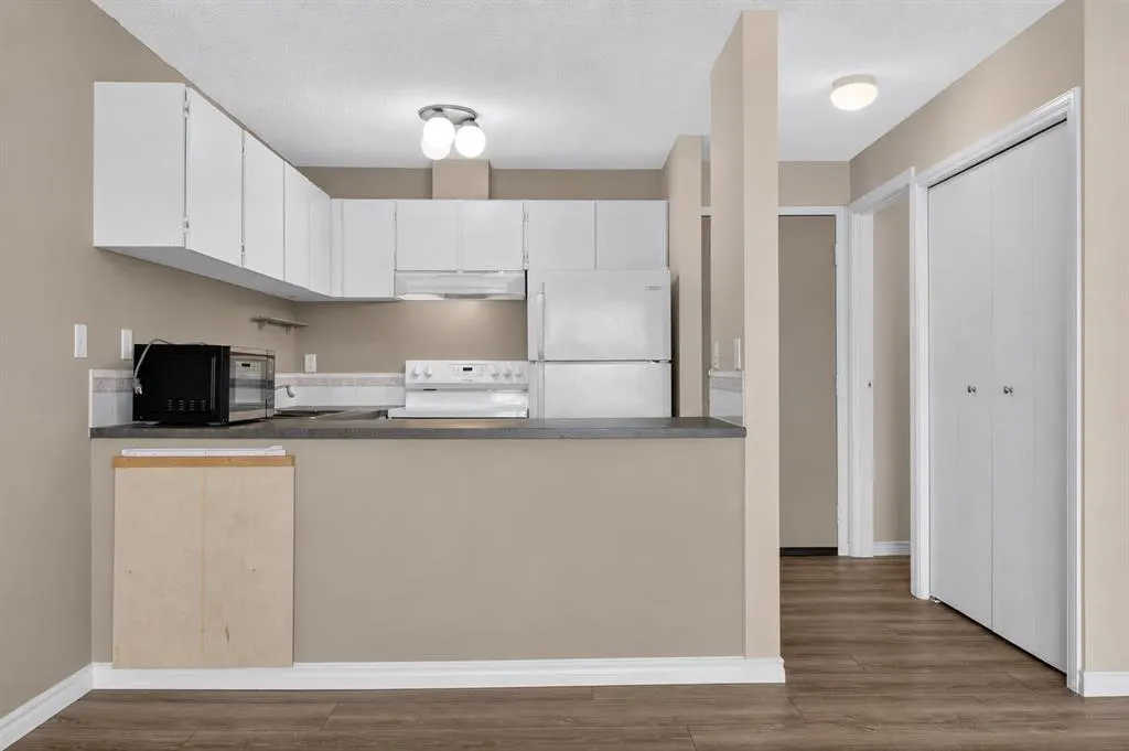 110 20 Avenue NE #305