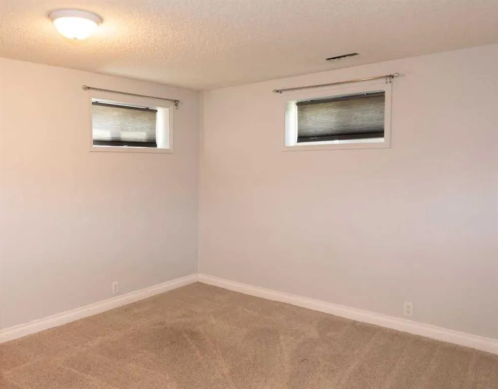 110 Bird Crescent