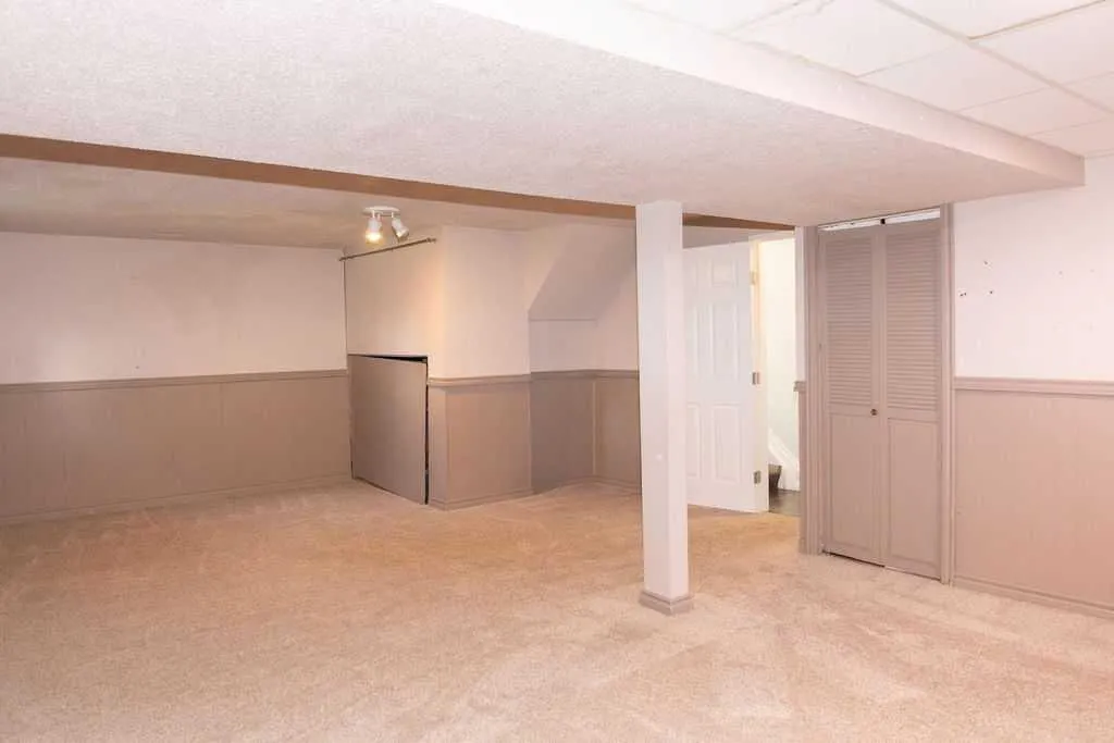 110 Bird Crescent