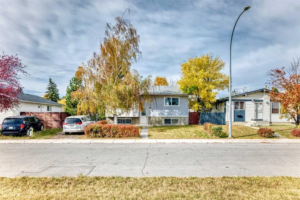 856 Rundlecairn Way NE