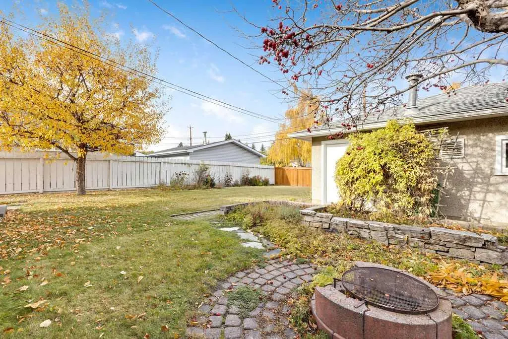 328 Willow Park Drive SE