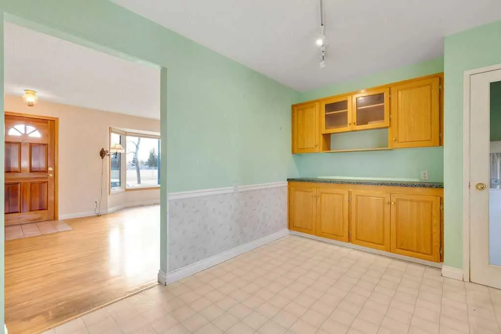 328 Willow Park Drive SE