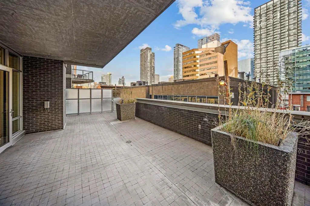 530 12 Avenue SW #203