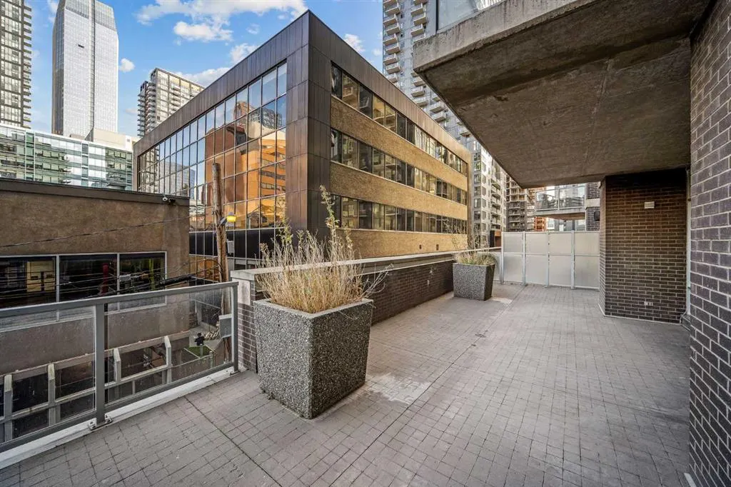 530 12 Avenue SW #203
