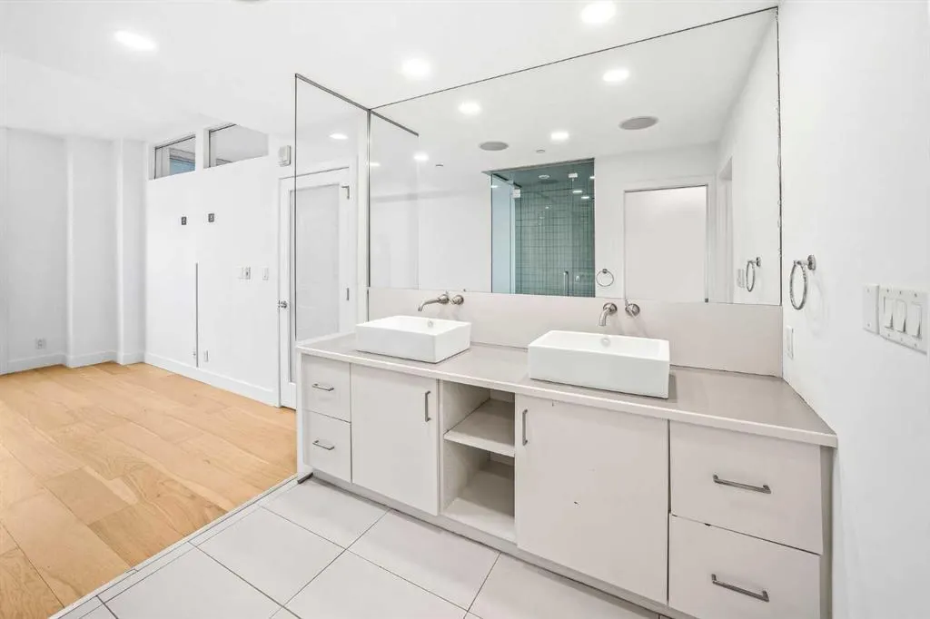 530 12 Avenue SW #203