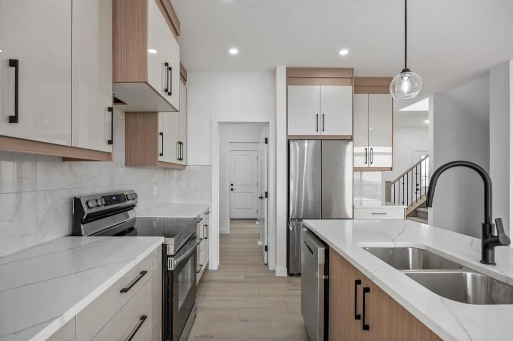 142 Lakewood Crescent