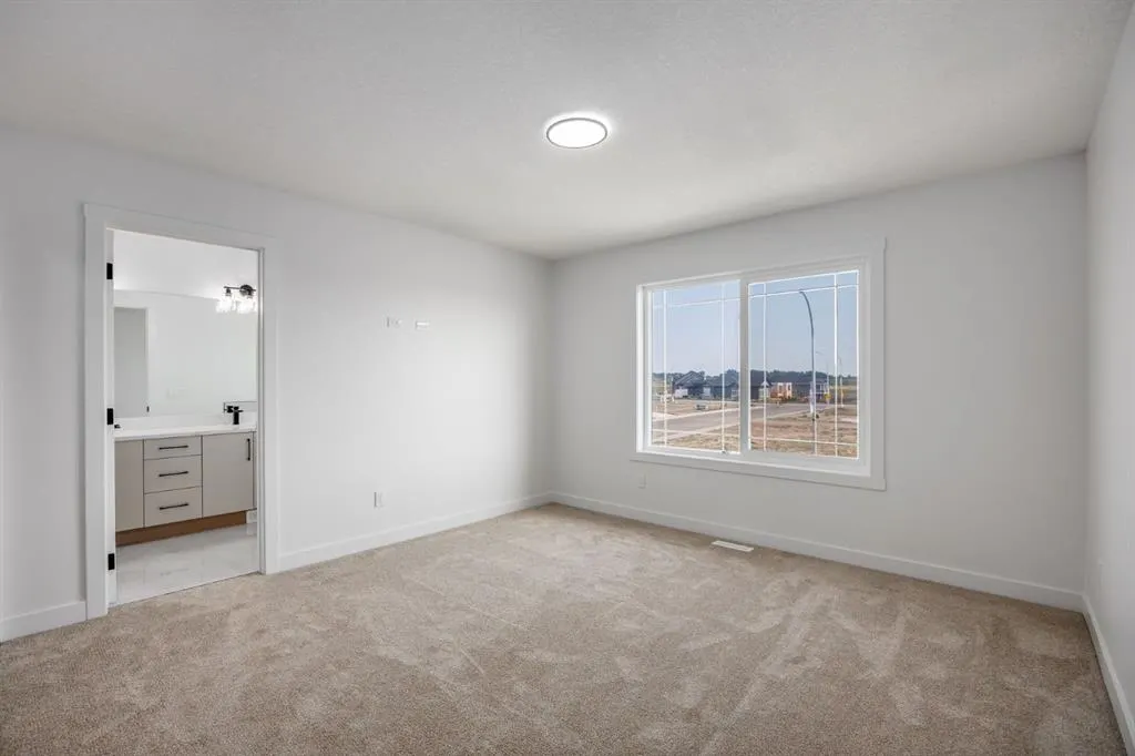 142 Lakewood Crescent