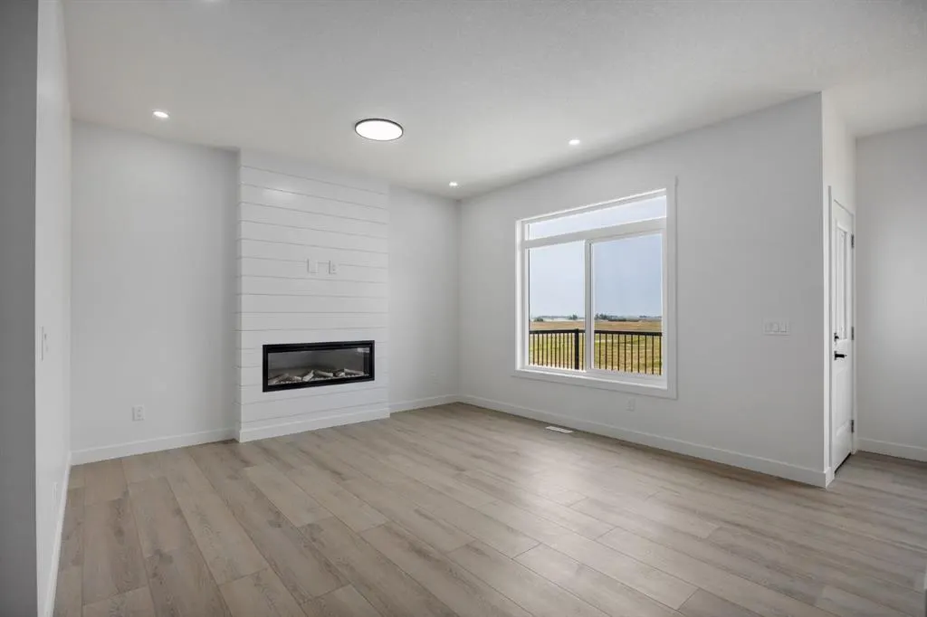 142 Lakewood Crescent