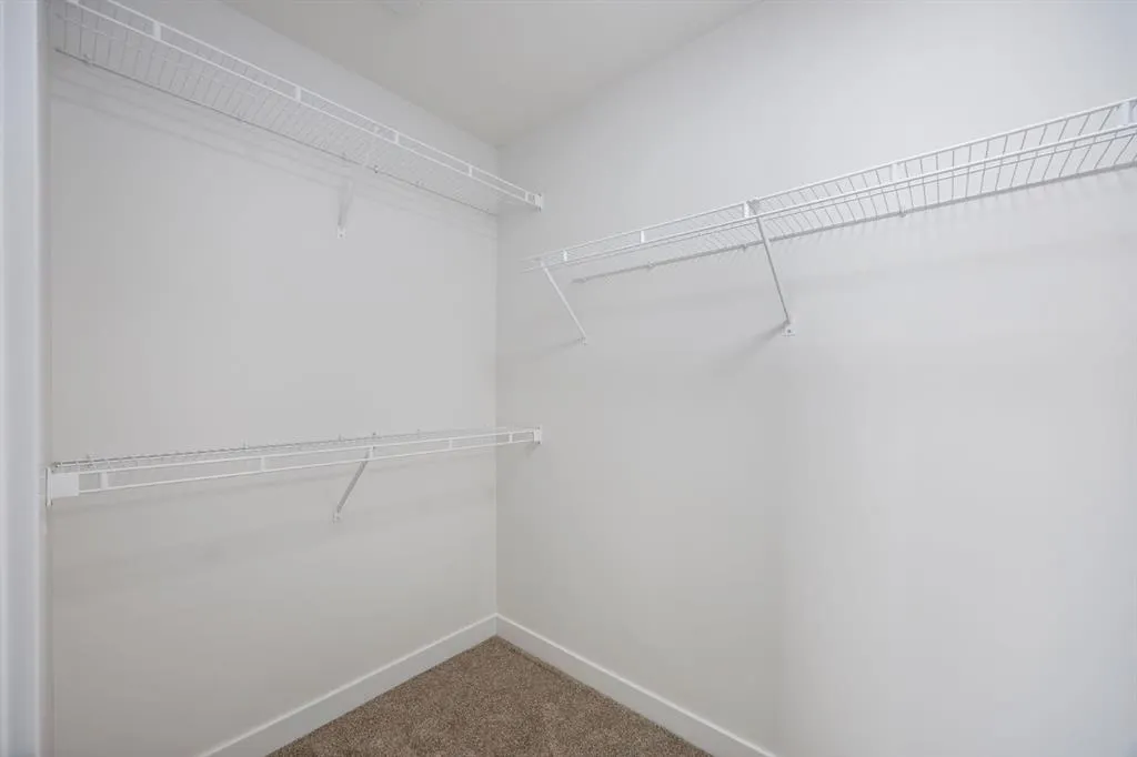 142 Lakewood Crescent