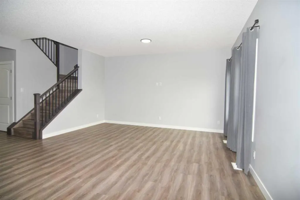 156 Savanna Way NE