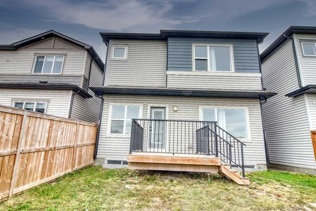156 Savanna Way NE