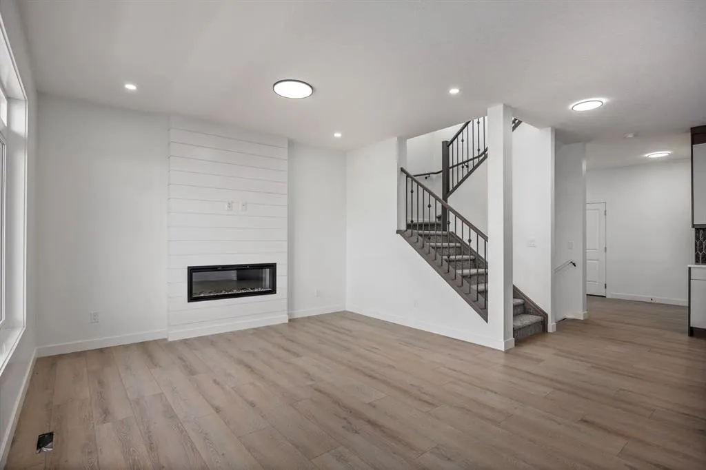 140 Lakewood Crescent