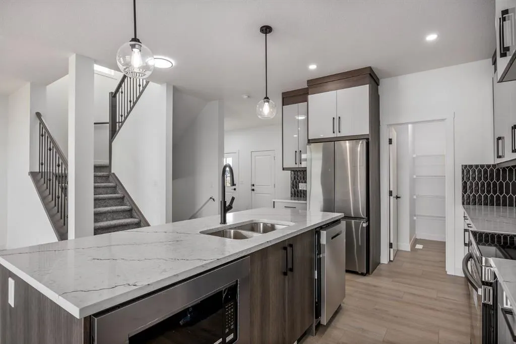 140 Lakewood Crescent