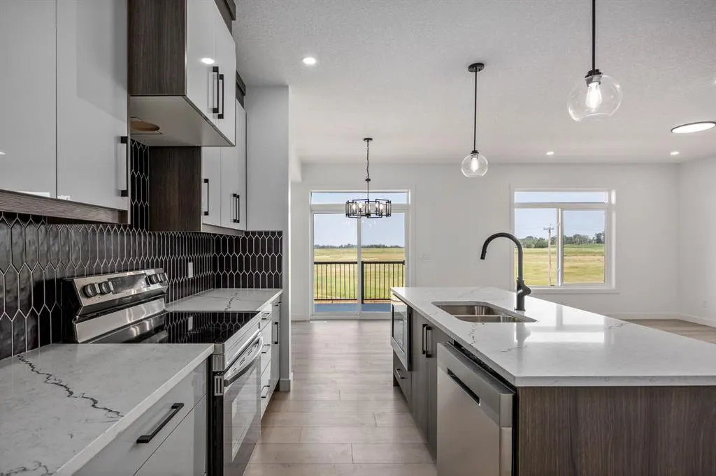140 Lakewood Crescent