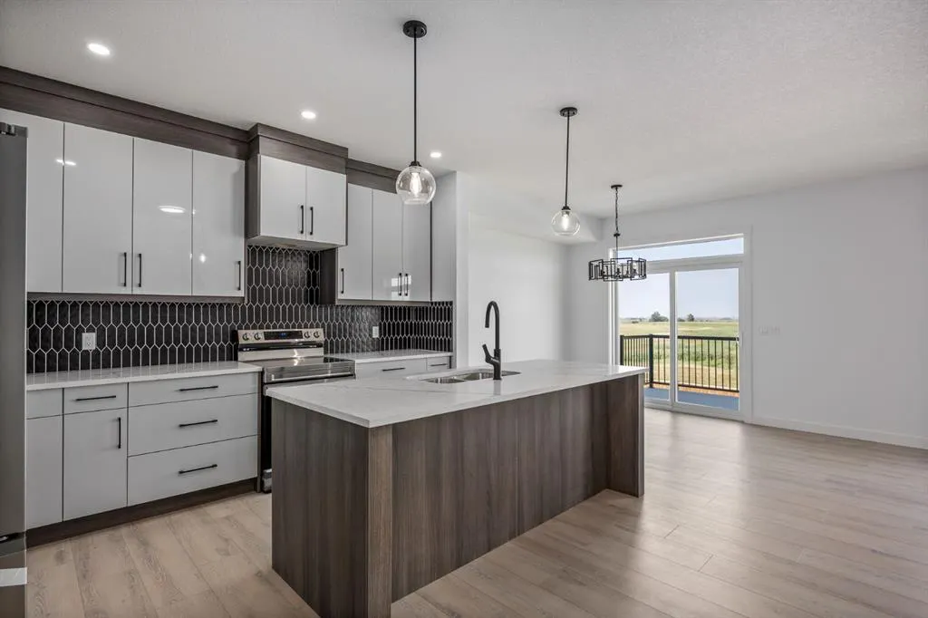 140 Lakewood Crescent