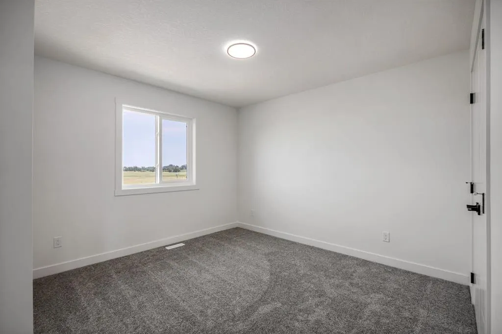 140 Lakewood Crescent