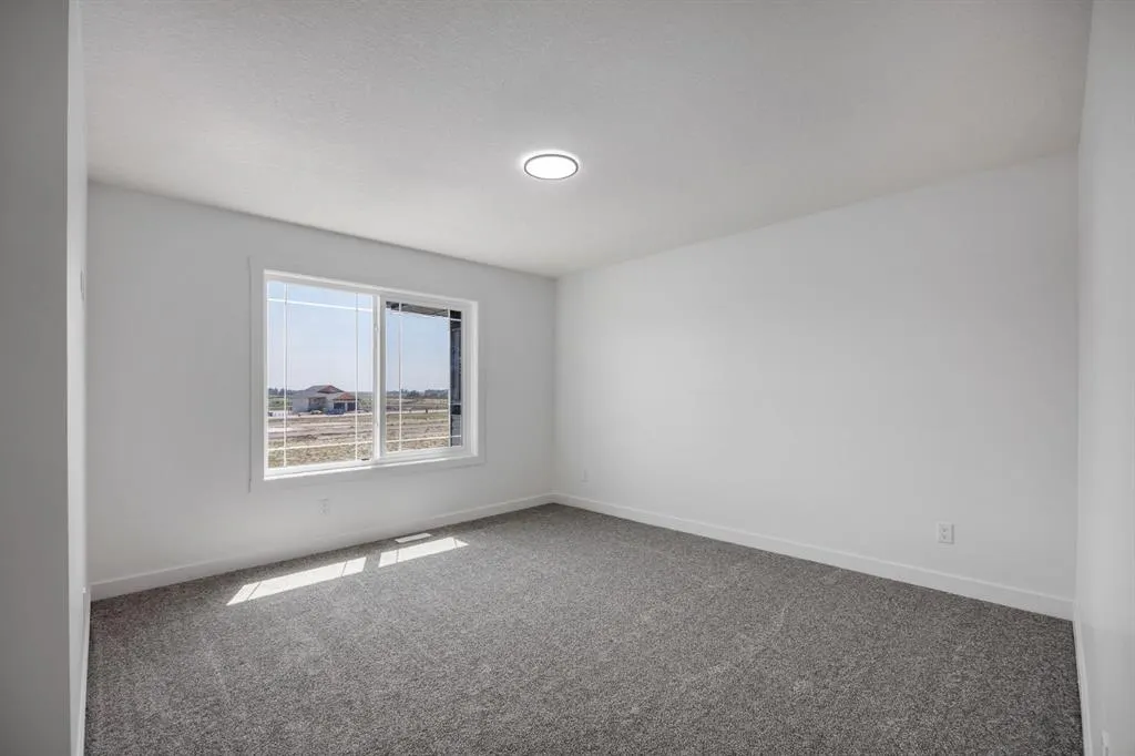140 Lakewood Crescent