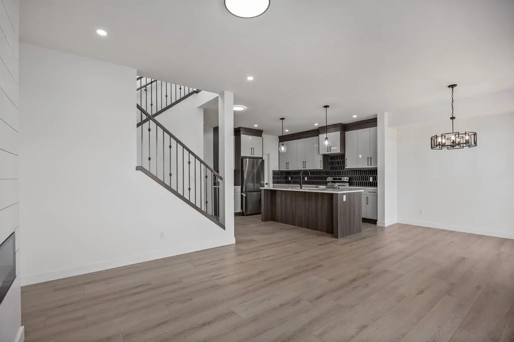 140 Lakewood Crescent