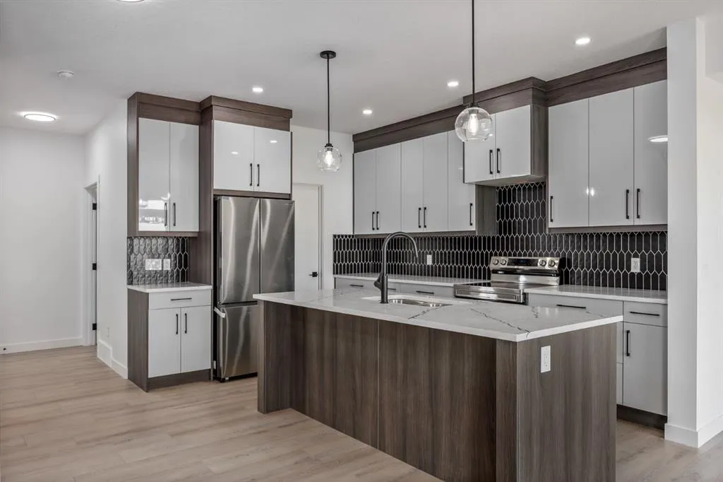 140 Lakewood Crescent
