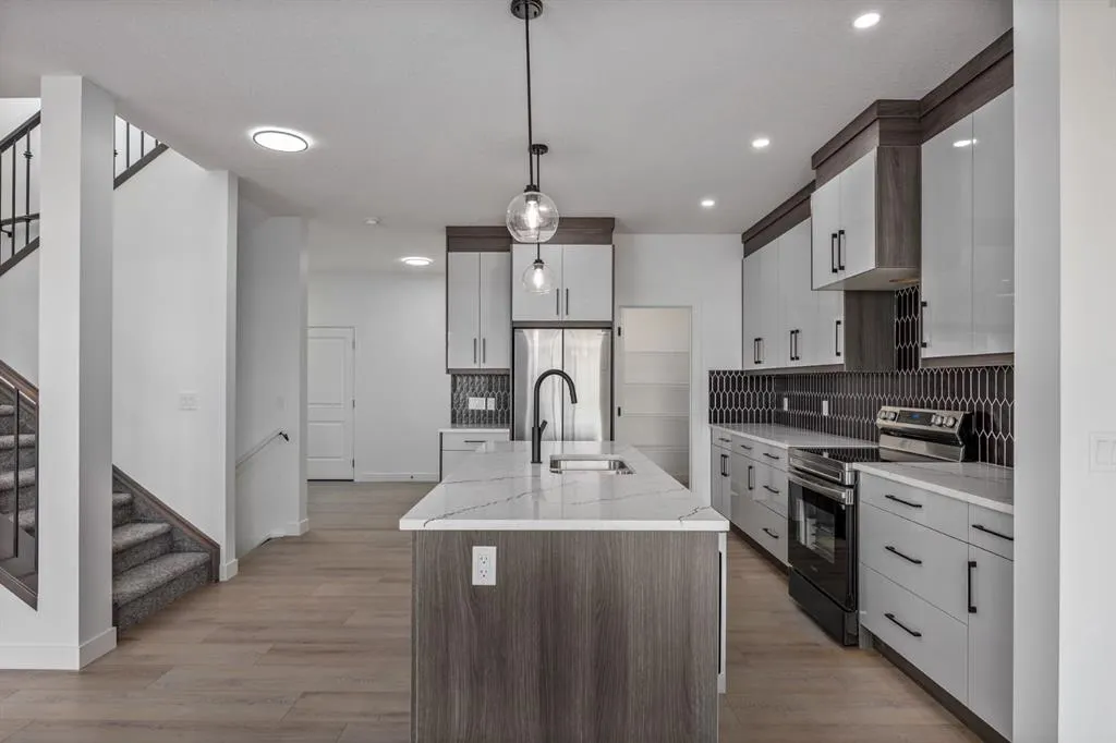 140 Lakewood Crescent