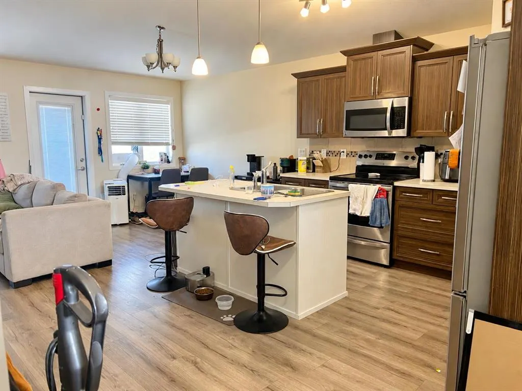 305 Coalbanks Boulevard W