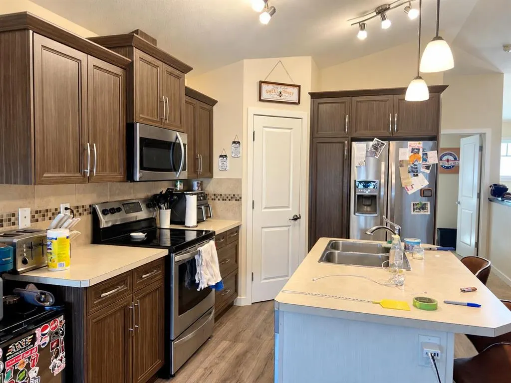 305 Coalbanks Boulevard W
