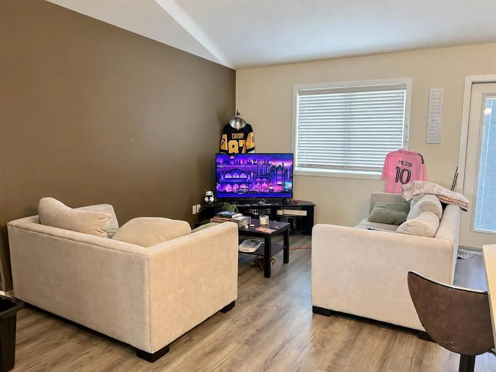 305 Coalbanks Boulevard W