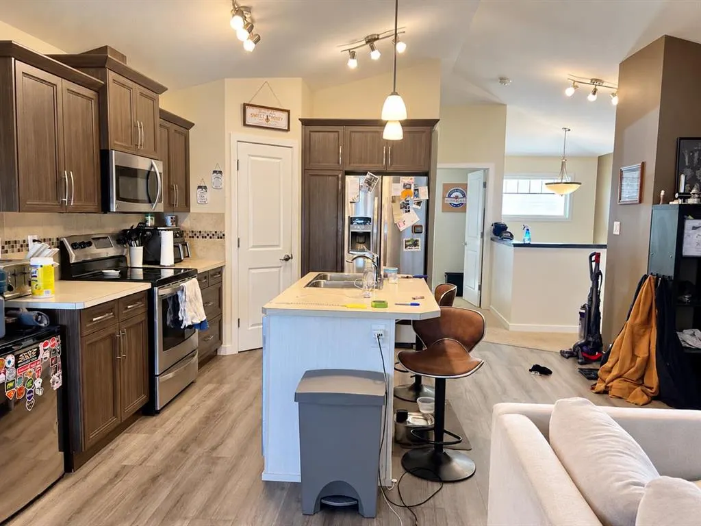 305 Coalbanks Boulevard W