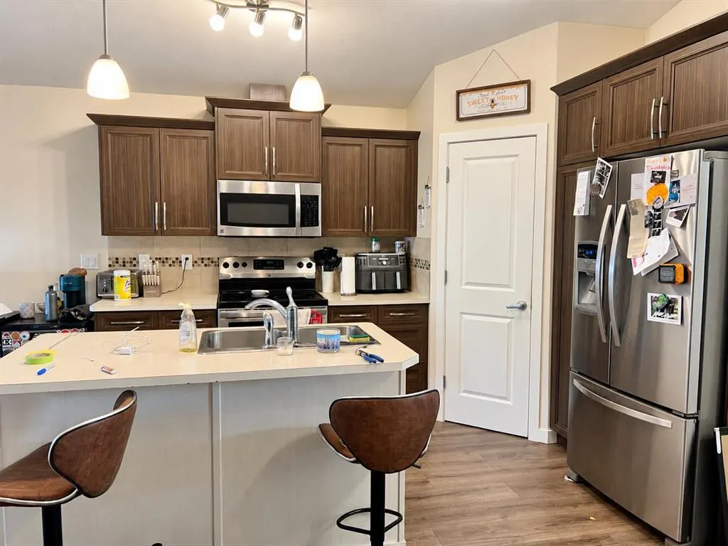 305 Coalbanks Boulevard W