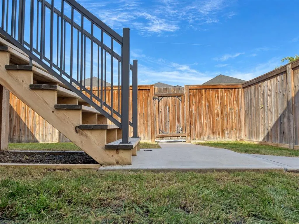 305 Coalbanks Boulevard W