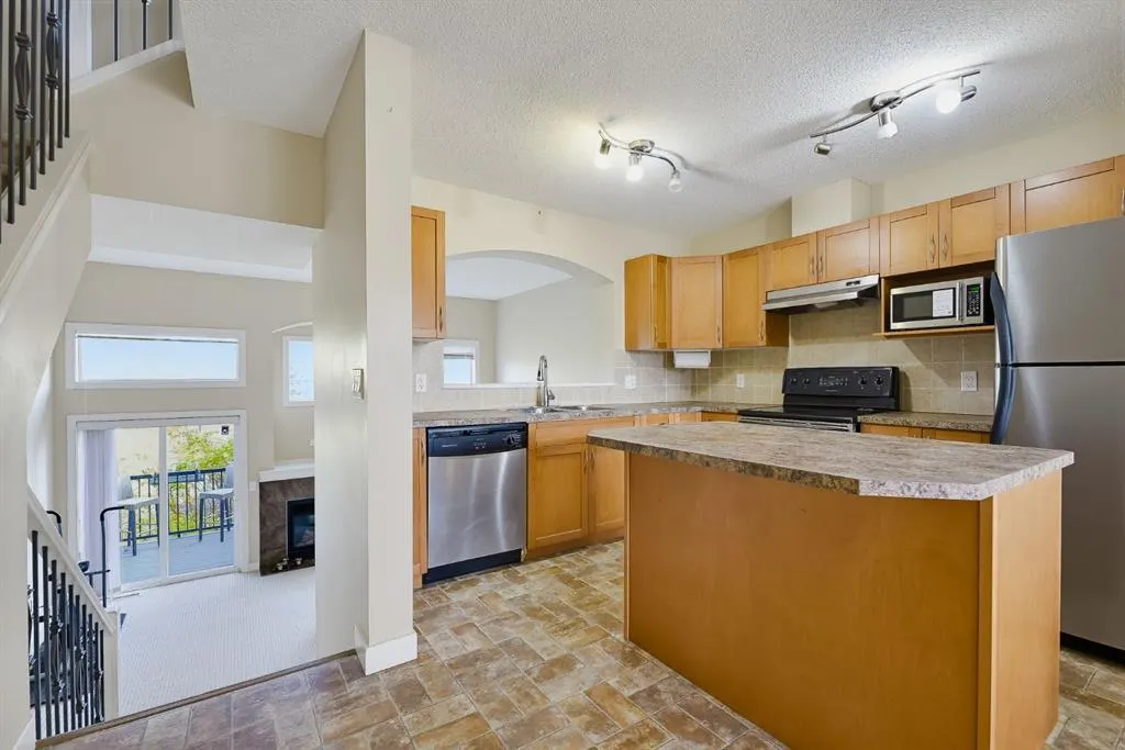 16 Eversyde Park SW