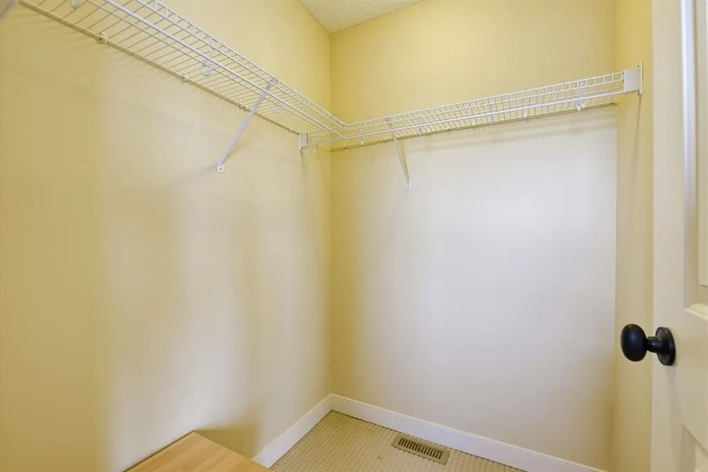 16 Eversyde Park SW