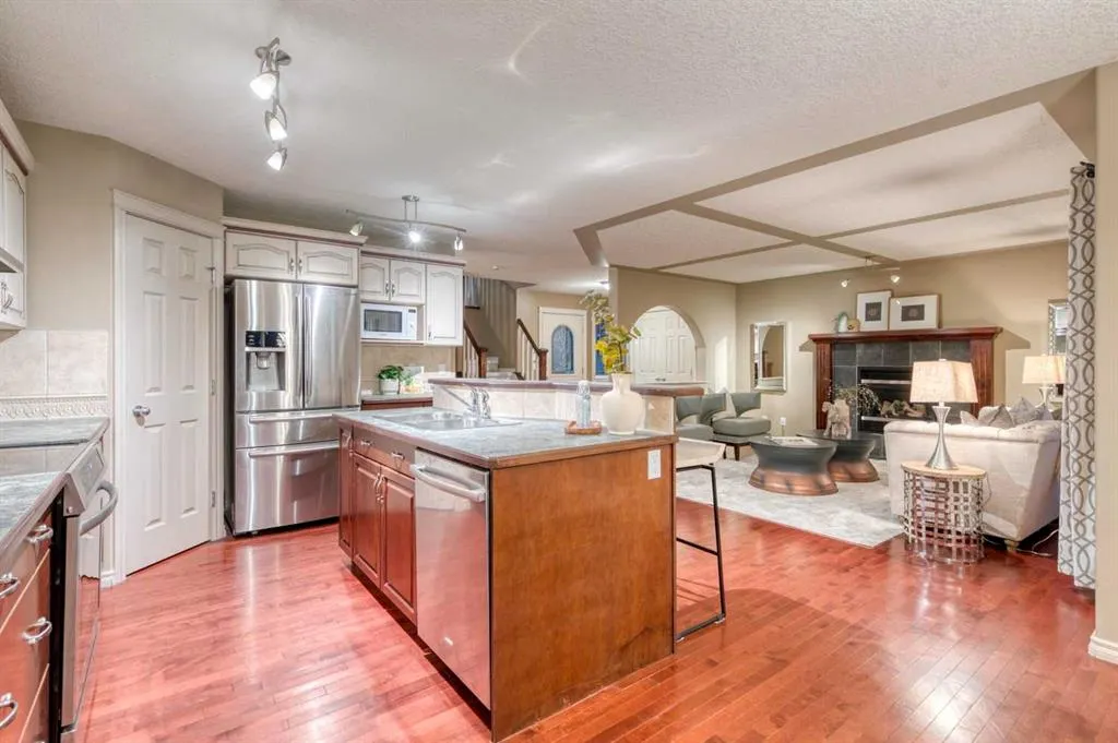 763 Cimarron Close