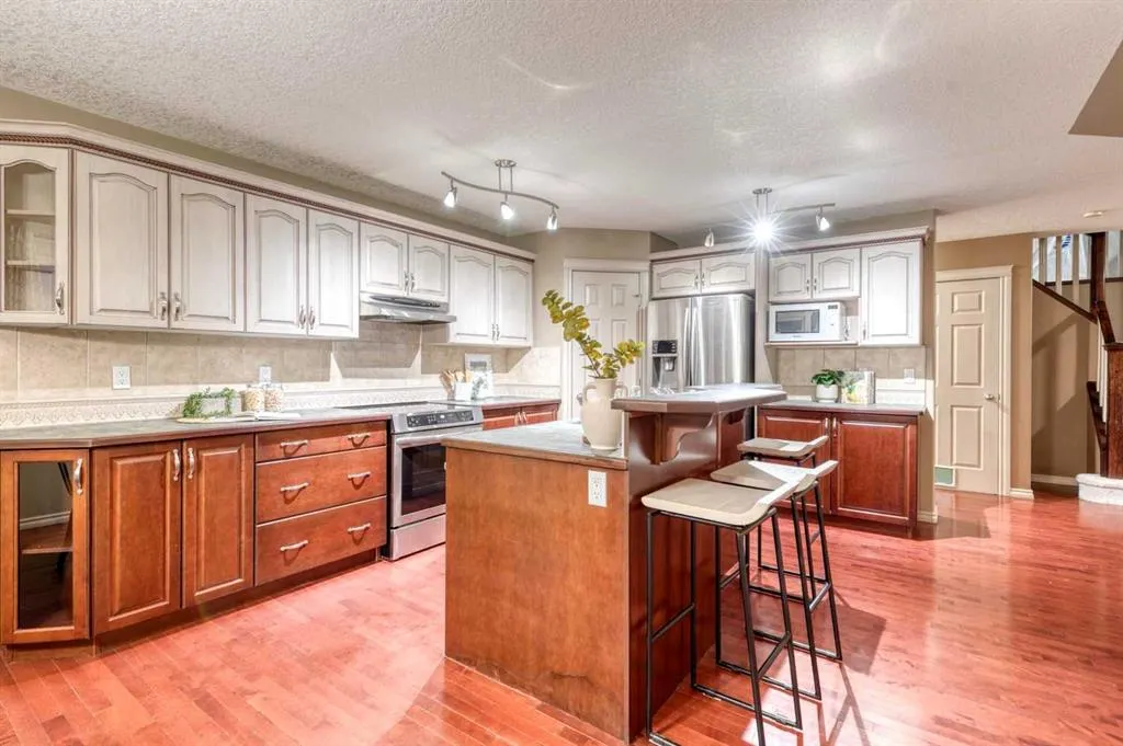 763 Cimarron Close