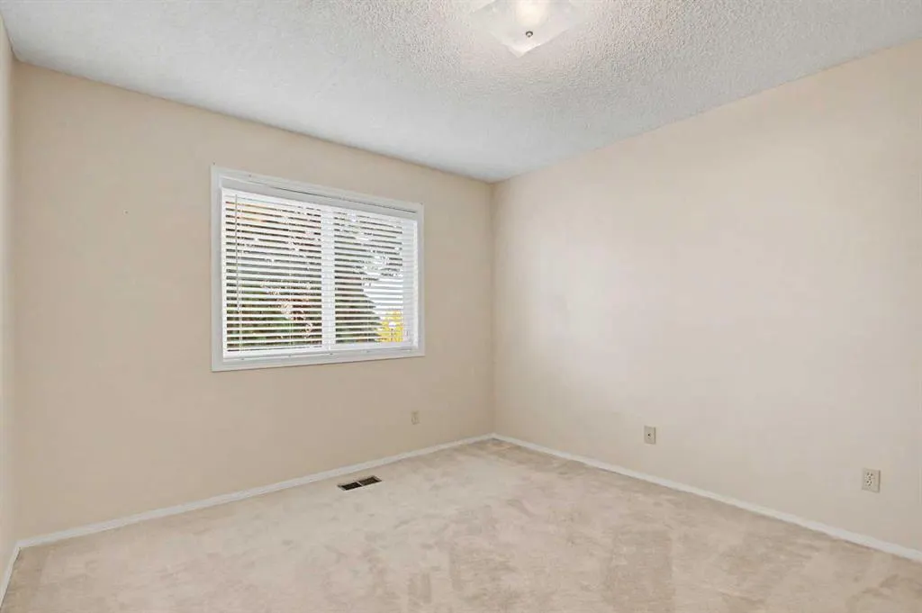 164 Strathaven Circle SW