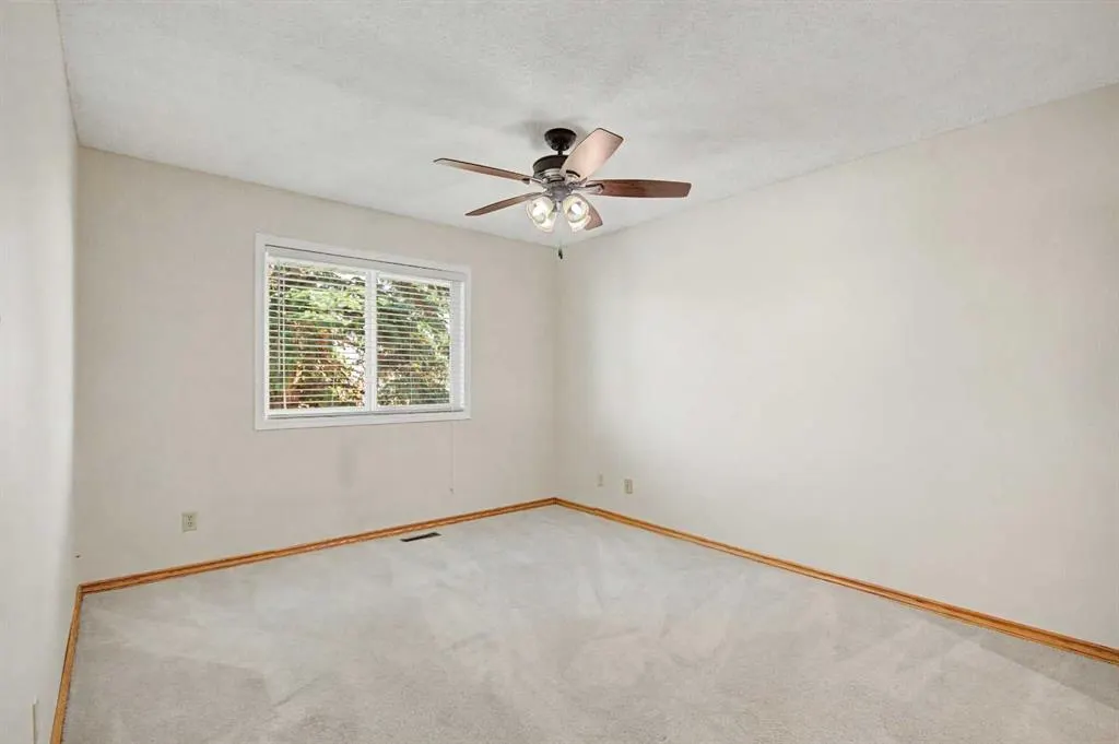 164 Strathaven Circle SW