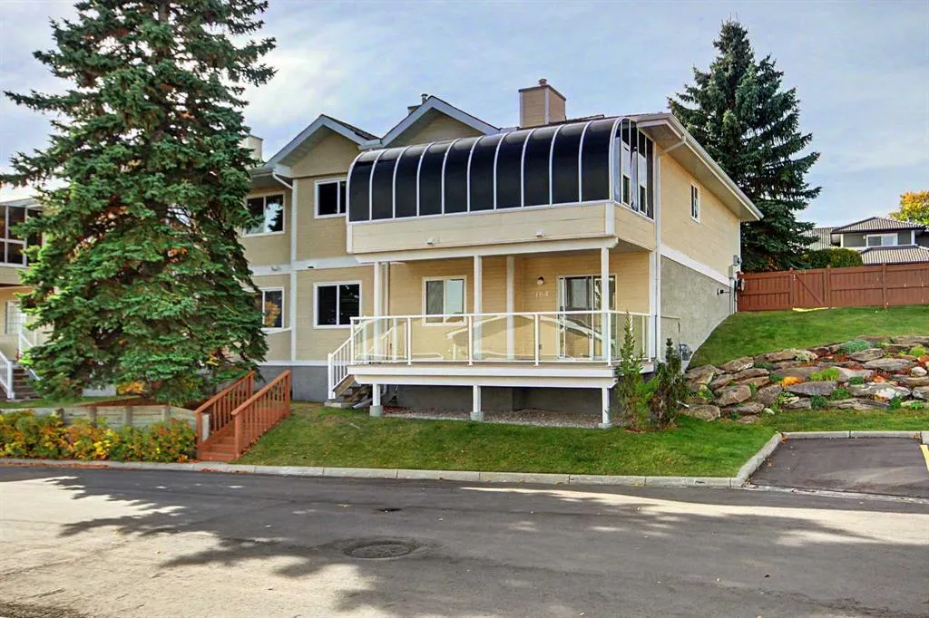 164 Strathaven Circle SW