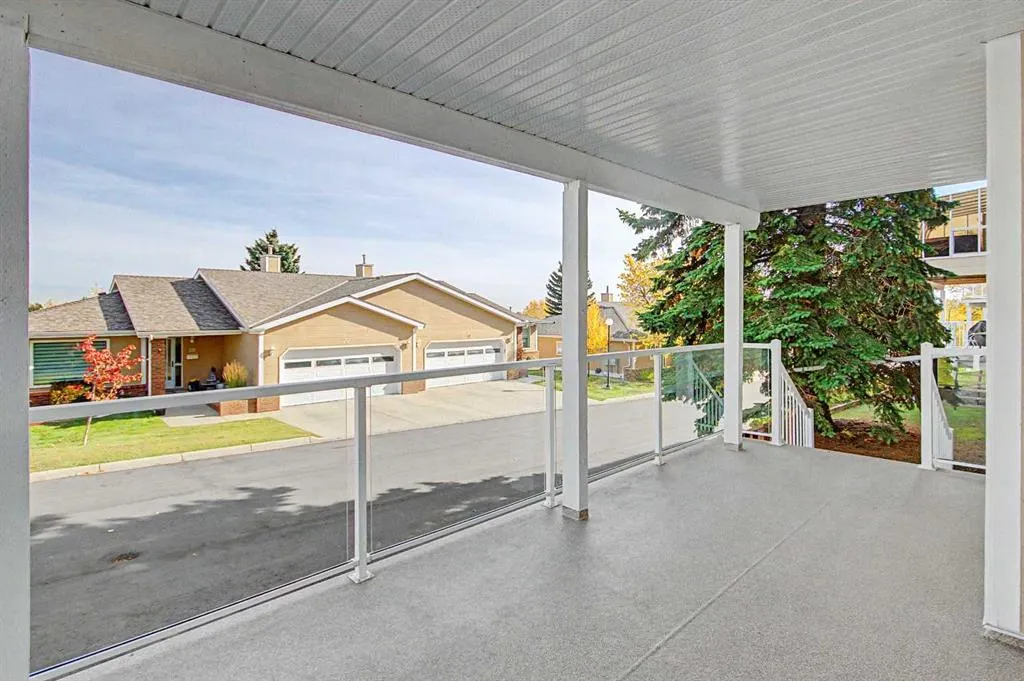 164 Strathaven Circle SW