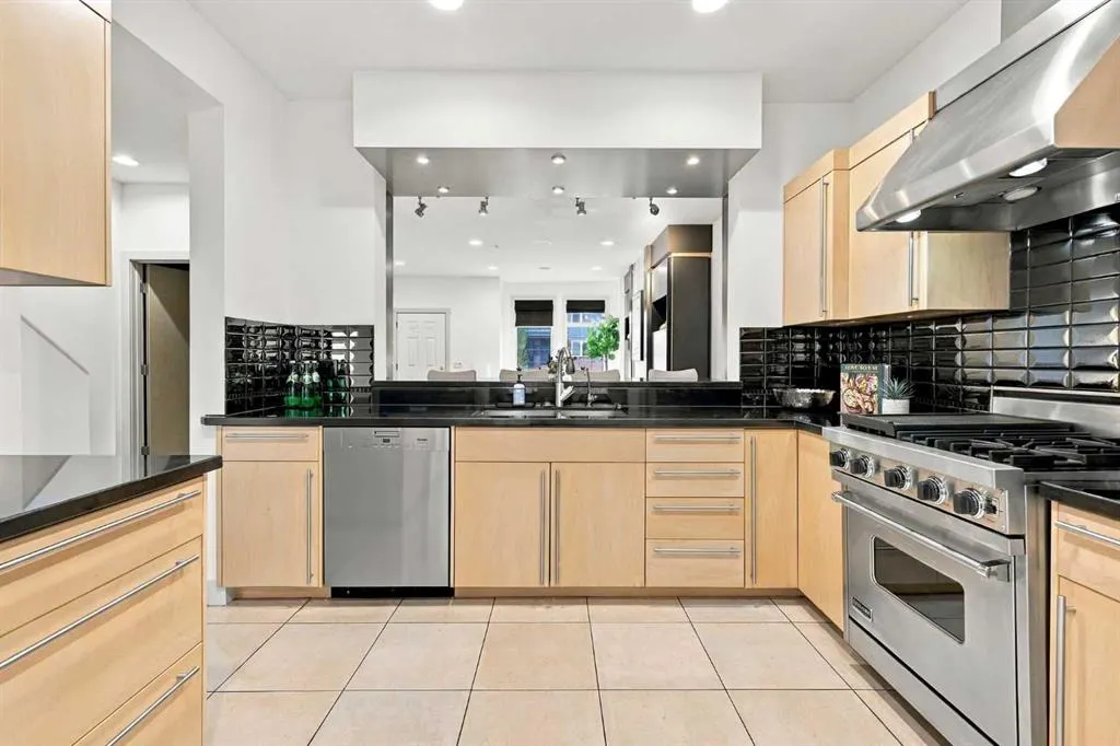 1908 10A Street SW