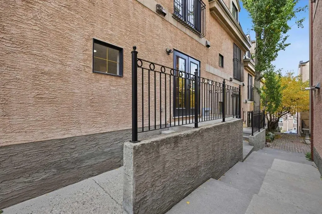 1908 10A Street SW