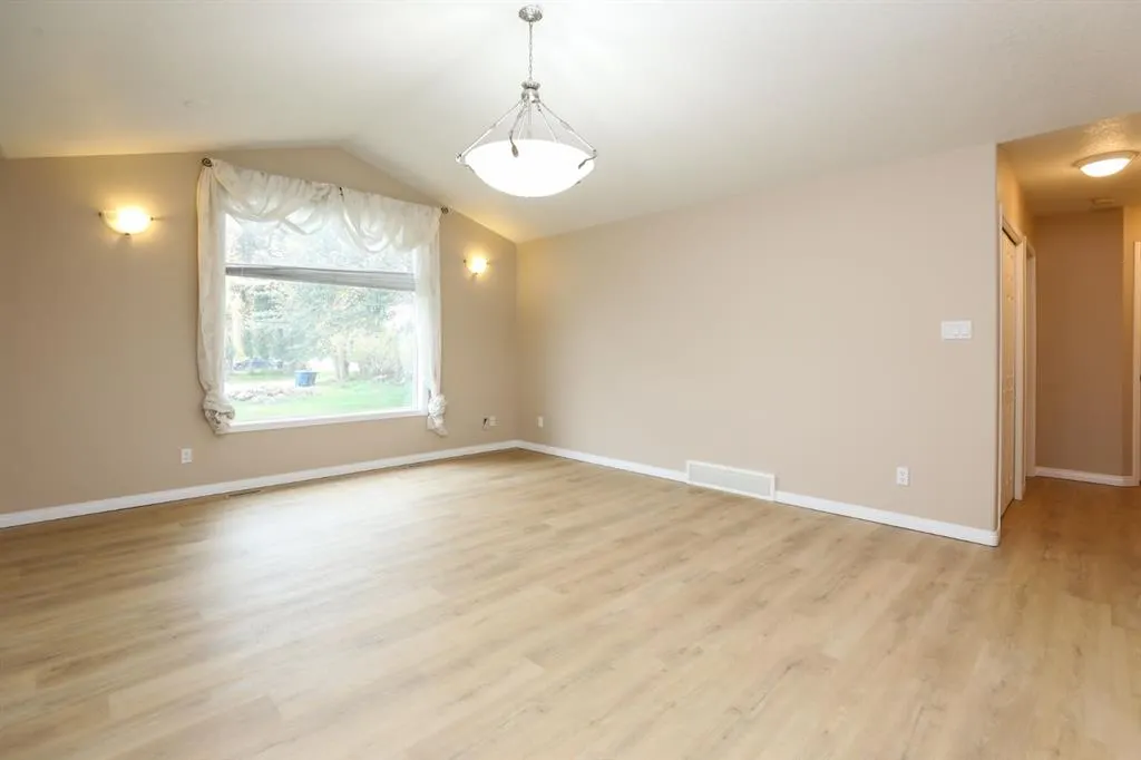 429 S 2 Street W