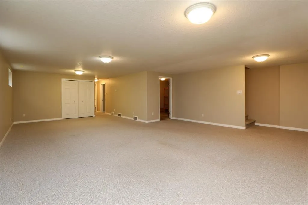 429 S 2 Street W