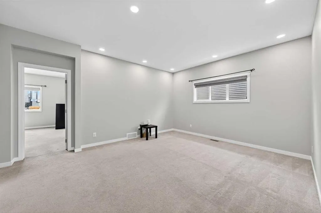 48 Carringvue Street NW