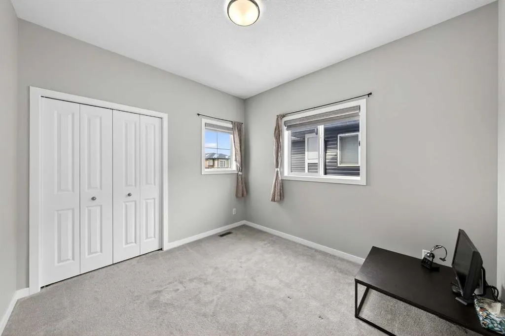 48 Carringvue Street NW