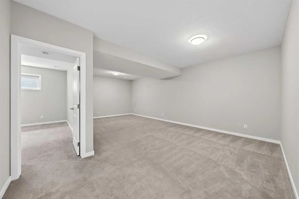 48 Carringvue Street NW