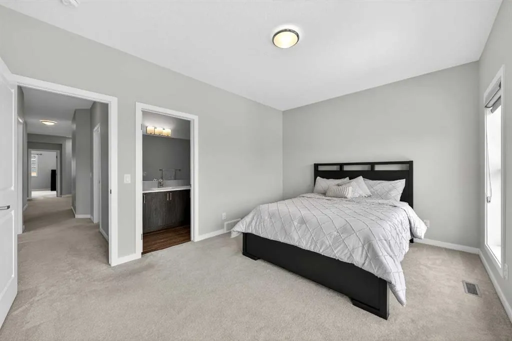 48 Carringvue Street NW