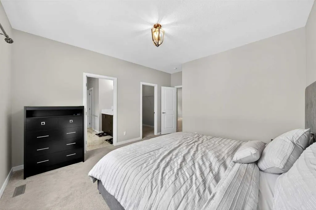 48 Carringvue Street NW
